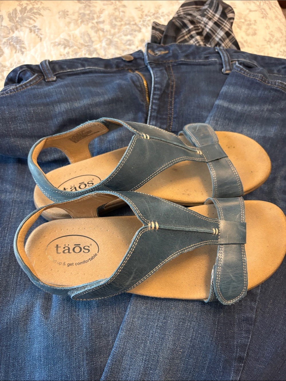 Taos Footwear Blue Leather Slingback Sandals - Picture 3 of 7